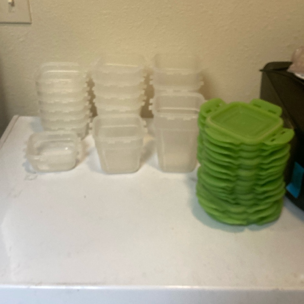 15 Lock and lock containers and 16 green lids
